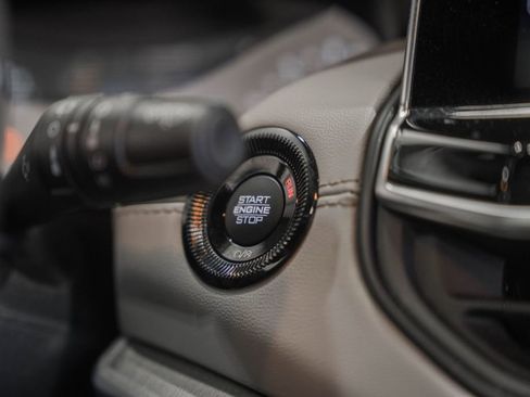 Certified 2024 Jeep Compass Limited w/ Sun and Sound Group image 32