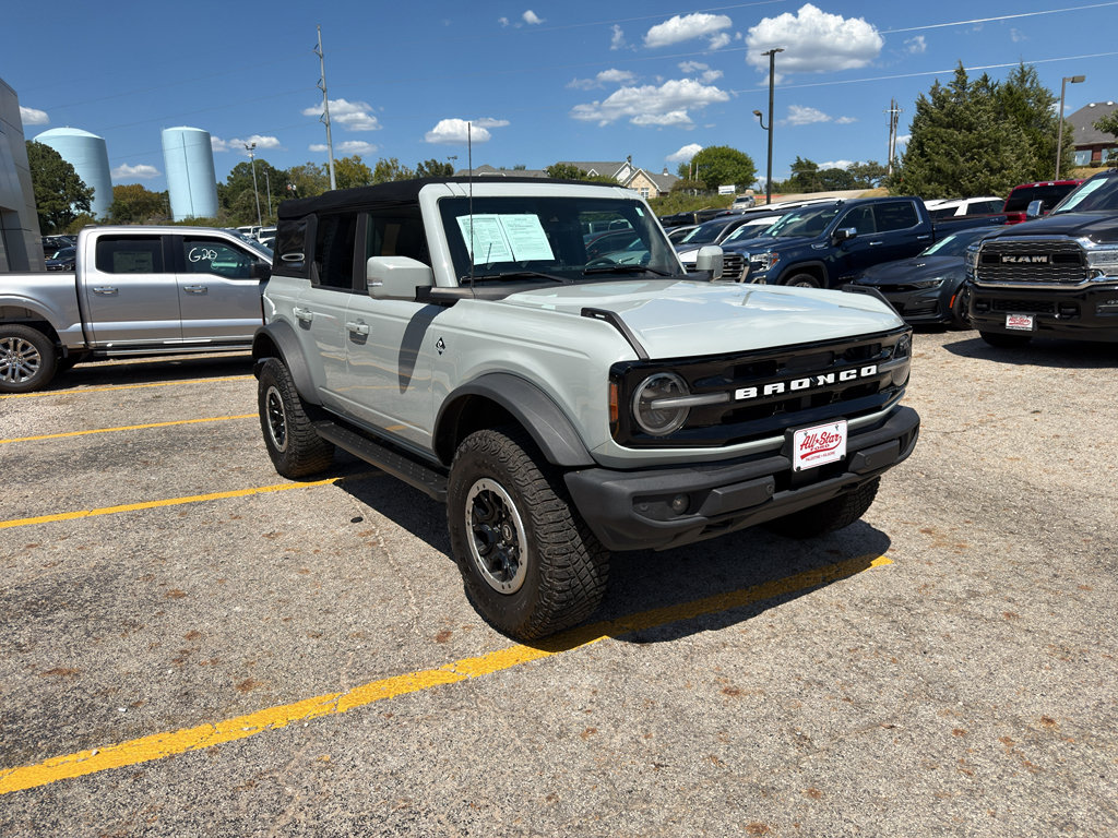 Used 2022 Ford Bronco Outer Banks w/ Sasquatch Package AWD/4WD image 3