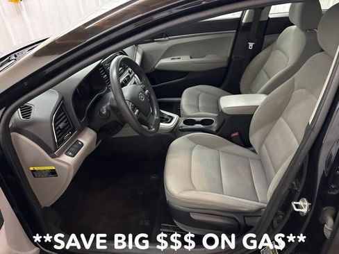 Used 2018 Hyundai Elantra SE FWD image 21