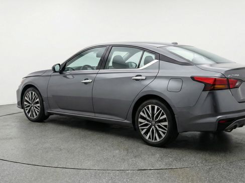 Used 2025 Nissan Altima 2.5 SV image 6