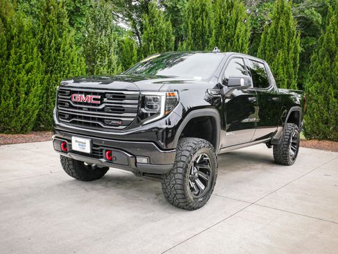 Used 2025 GMC Sierra 1500 AT4 w/ Technology Package AWD/4WD image 5