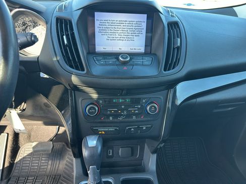 Used 2017 Ford Escape SE w/ Equipment Group 201A image 18