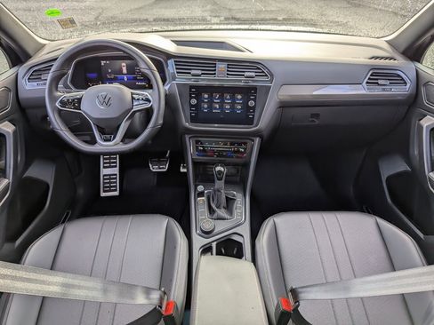 Certified 2023 Volkswagen Tiguan SE R-Line image 25