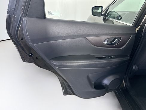 Used 2016 Nissan Rogue S AWD/4WD image 24