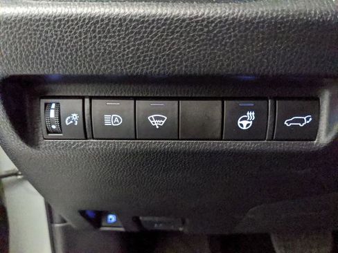 Used 2022 Toyota RAV4 XLE Premium AWD/4WD image 17