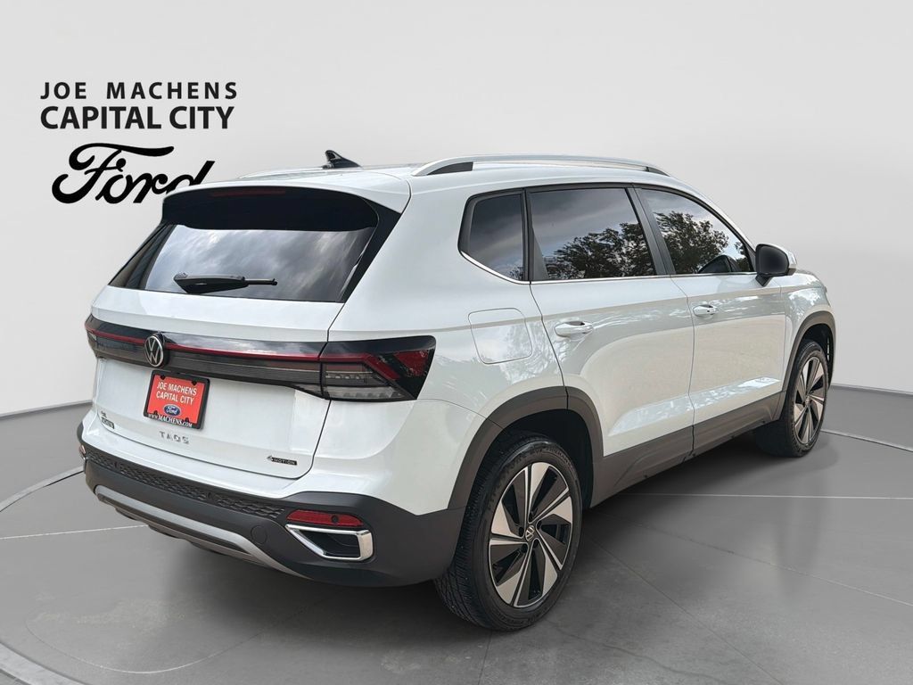 Used 2025 Volkswagen Taos SE AWD/4WD image 5
