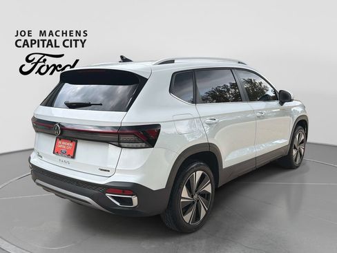 Used 2025 Volkswagen Taos SE AWD/4WD image 5