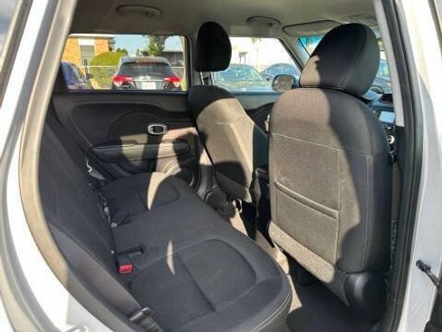 Used 2016 Kia Soul + FWD image 12