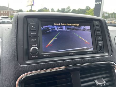 Used 2020 Dodge Grand Caravan SXT FWD image 13