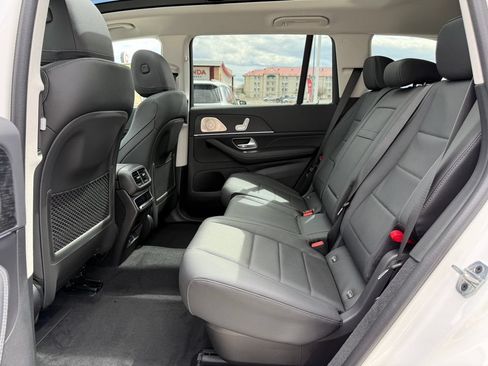 Used 2025 Mercedes-Benz GLS 450 4MATIC image 4