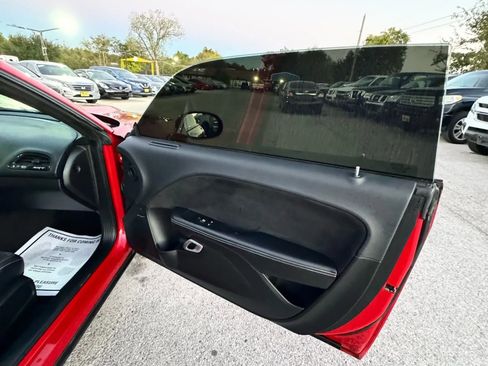 Used 2015 Dodge Challenger SRT w/ Technology Group image 33