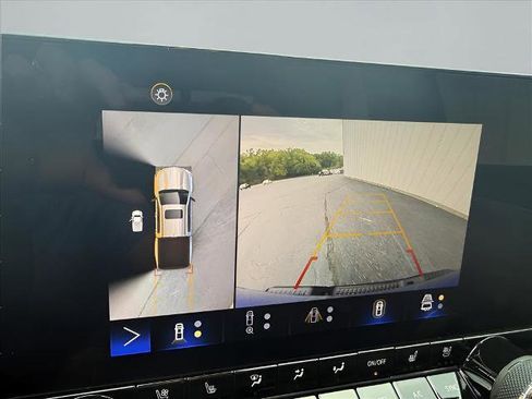 Used 2023 Chevrolet Colorado ZR2 w/ ZR2 Convenience Package III image 22