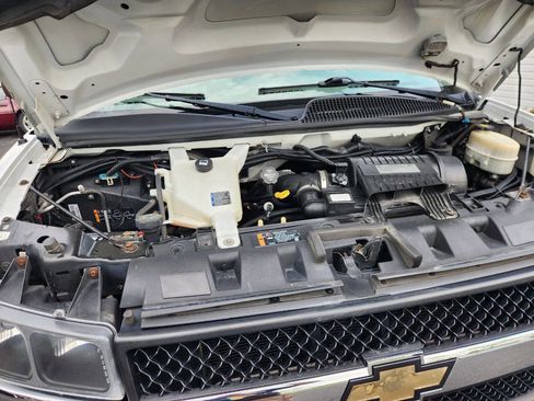 Used 2016 Chevrolet Express 3500 image 35