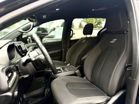 Used 2019 Chrysler Pacifica Touring Plus w/ S Appearance Package FWD image 7