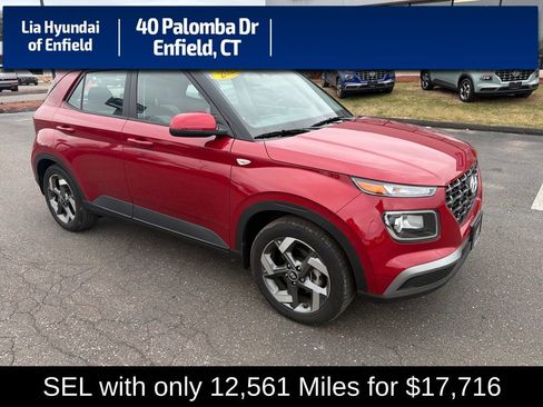 Used 2023 Hyundai Venue SEL image 1