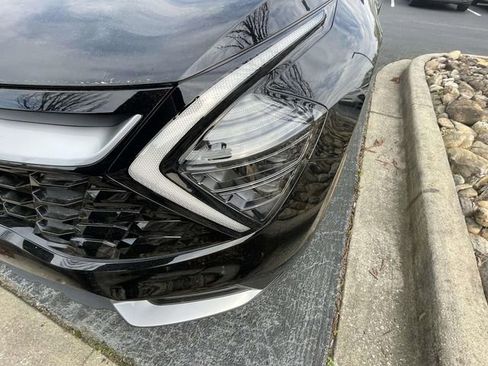 Used 2025 Kia Sportage EX image 4