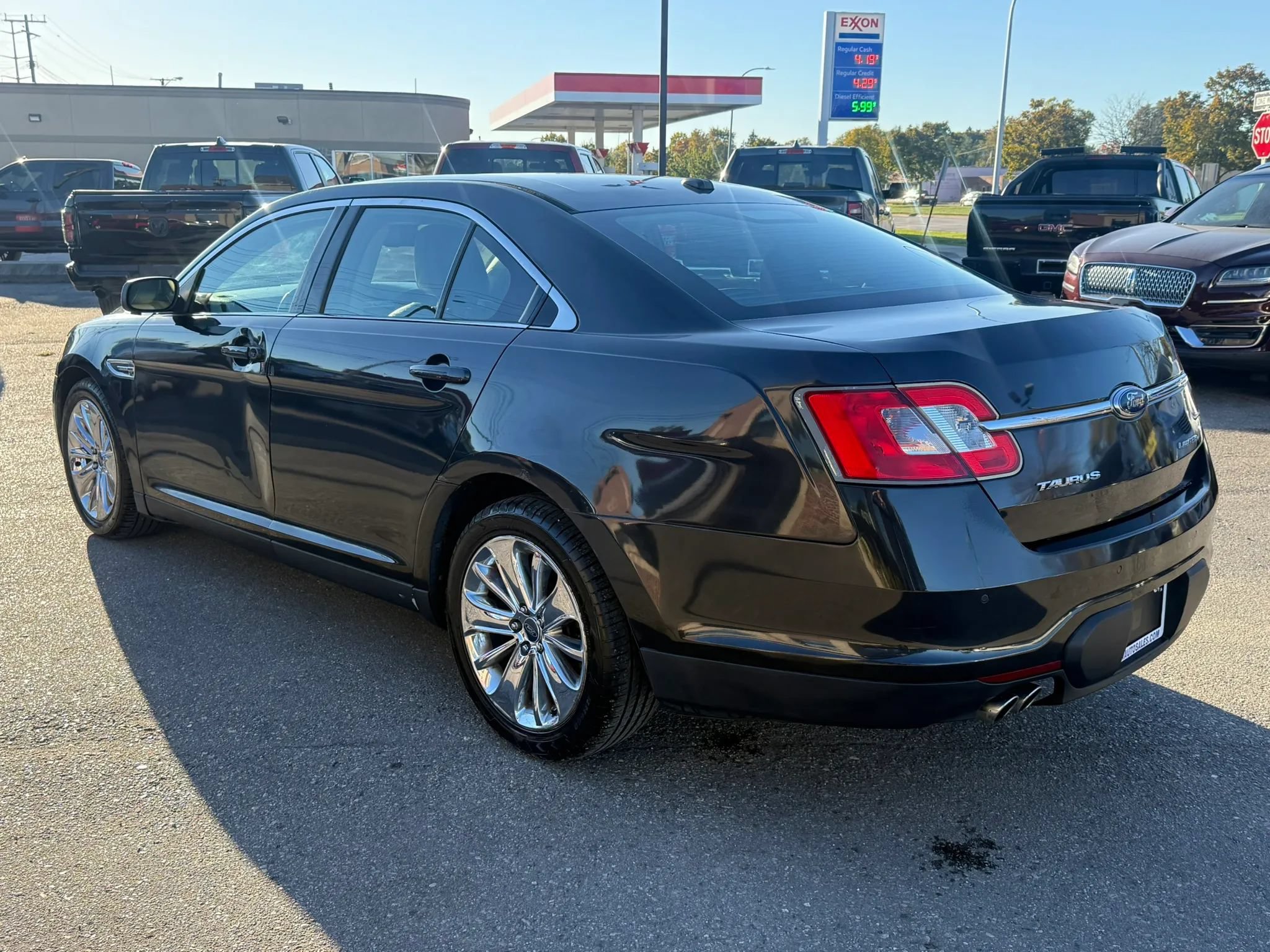 Used 2010 Ford Taurus Limited FWD image 7