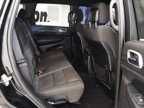 Used 2020 Jeep Grand Cherokee Laredo AWD/4WD image 18