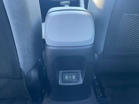 Used 2025 Hyundai Elantra Limited image 24