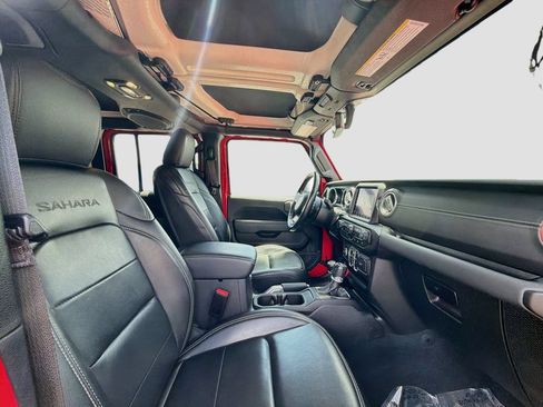 Used 2021 Jeep Wrangler Unlimited Sahara w/ Cold Weather Group AWD/4WD image 32