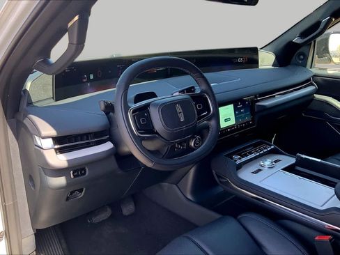 New 2026 Lincoln Navigator Reserve w/ Jet Appearance Package AWD/4WD image 8