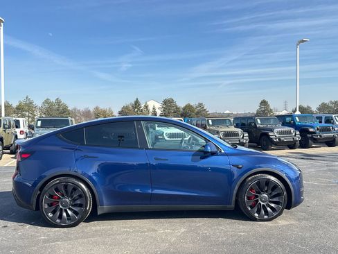 Used 2022 Tesla Model Y Performance image 2