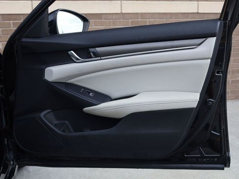 Used 2018 Honda Accord LX image 25