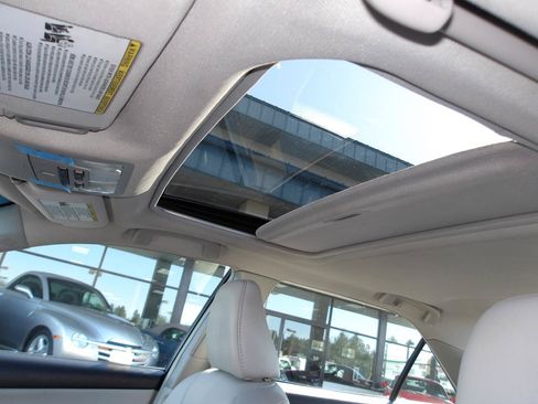 Used 2013 Toyota Camry XLE w/ Leather Pkg FWD image 14