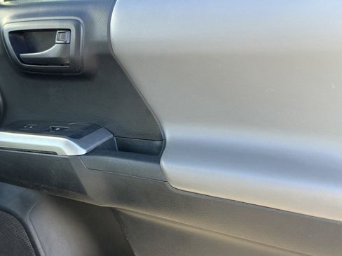 Used 2018 Toyota Tacoma SR5 image 27