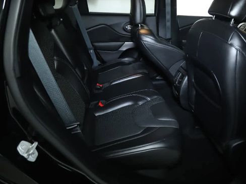Certified 2021 Jeep Cherokee Latitude Lux w/ Comfort/Convenience Group AWD/4WD image 32