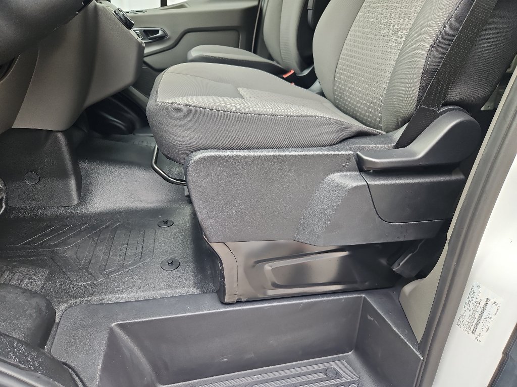 Used 2024 Ford E-Transit Low Roof RWD image 7