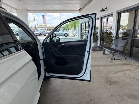 Used 2023 Volkswagen Tiguan SE AWD/4WD image 25