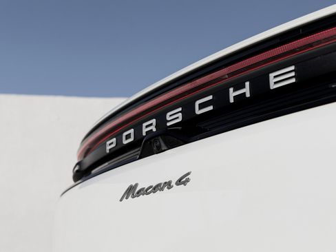 Used 2024 Porsche Macan 4 Electric image 12