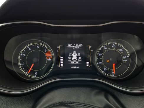 Used 2019 Jeep Cherokee Latitude w/ Popular Appearance Group image 27