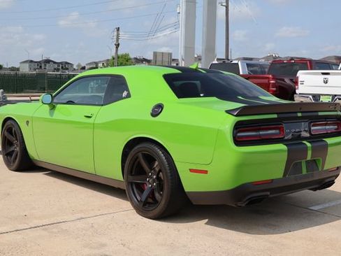 Used 2017 Dodge Challenger SRT Hellcat RWD image 4