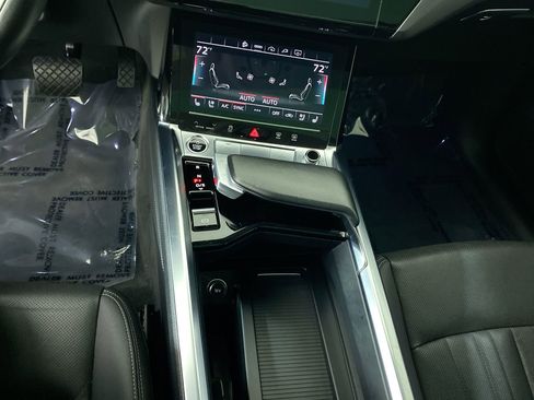 Certified 2022 Audi e-tron Premium Plus w/ Premium Plus Package image 16