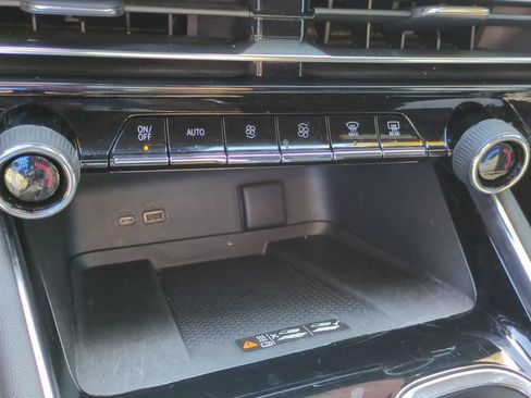 Used 2025 Chevrolet Traverse LT w/ Driver Confidence Package FWD image 20