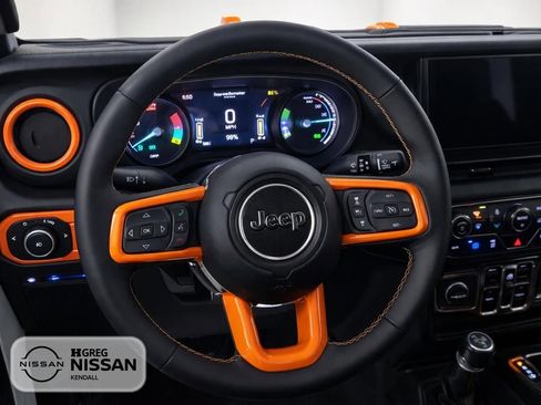 Used 2024 Jeep Wrangler Unlimited Sahara w/ Technology Group image 8