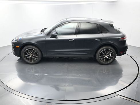 Certified 2023 Porsche Macan AWD/4WD image 32