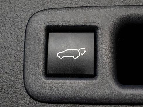 Used 2025 Toyota Highlander XLE AWD/4WD image 39