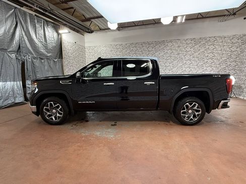 Used 2022 GMC Sierra 1500 SLT w/ SLT Convenience Package image 4