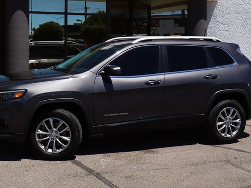 Used 2021 Jeep Cherokee Latitude Lux w/ Comfort/Convenience Group AWD/4WD image 4
