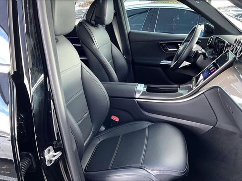 Used 2025 Mercedes-Benz GLC 300 image 8