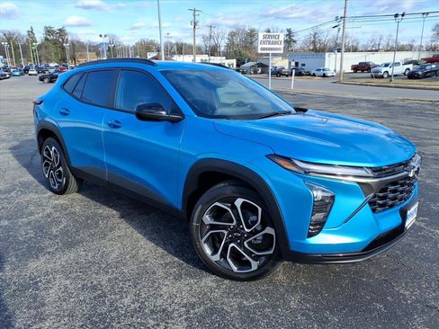 New 2026 Chevrolet Trax RS w/ Driver Confidence Package image 2