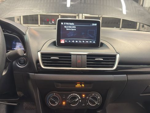 Used 2016 MAZDA MAZDA3 i Touring image 19