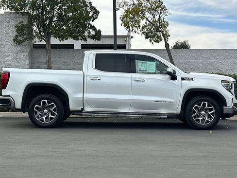 Used 2022 GMC Sierra 1500 SLT w/ SLT Convenience Package image 3