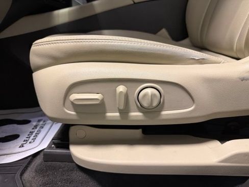 Used 2019 Buick Enclave Essence w/ LPO, Sport Appearance Package FWD image 14