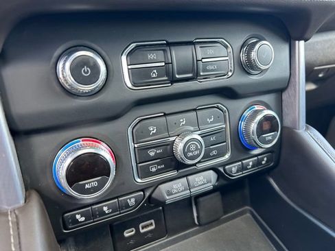 Used 2022 GMC Yukon XL SLT w/ SLT Premium Package AWD/4WD image 30