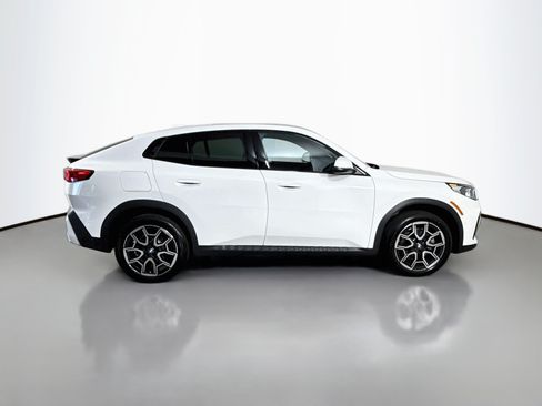 Used 2026 BMW X2 xDrive28i AWD/4WD image 11