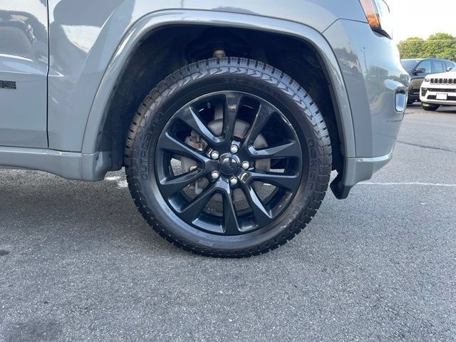 Used 2020 Jeep Grand Cherokee Altitude AWD/4WD image 36